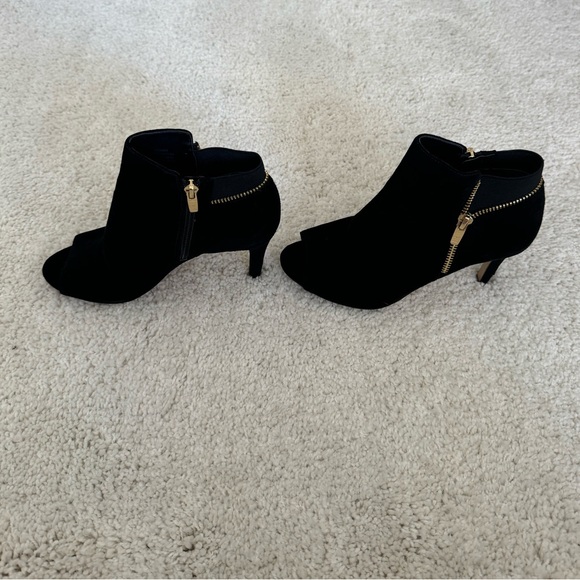 Marc Fisher heel booties - Size 6 - Picture 3 of 9